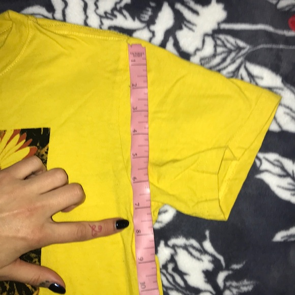 Mighty Fine Tee Target Yellow Daisy T-Shirt - Picture 5 of 9